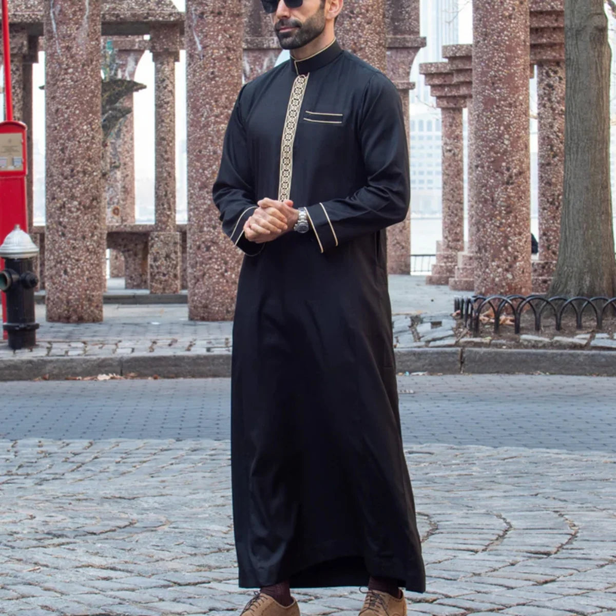Islamischer muslimischer arabischer Herrenmantel mit langen Ärmeln und besticktem Stehkragen, arabischer Thobe für Männer