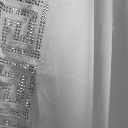 Modische afrikanische Frau, großes Kleid mit Fledermausärmeln, muslimisches islamisches Gewand, Seidenimitat, Hot-Fix-Strass