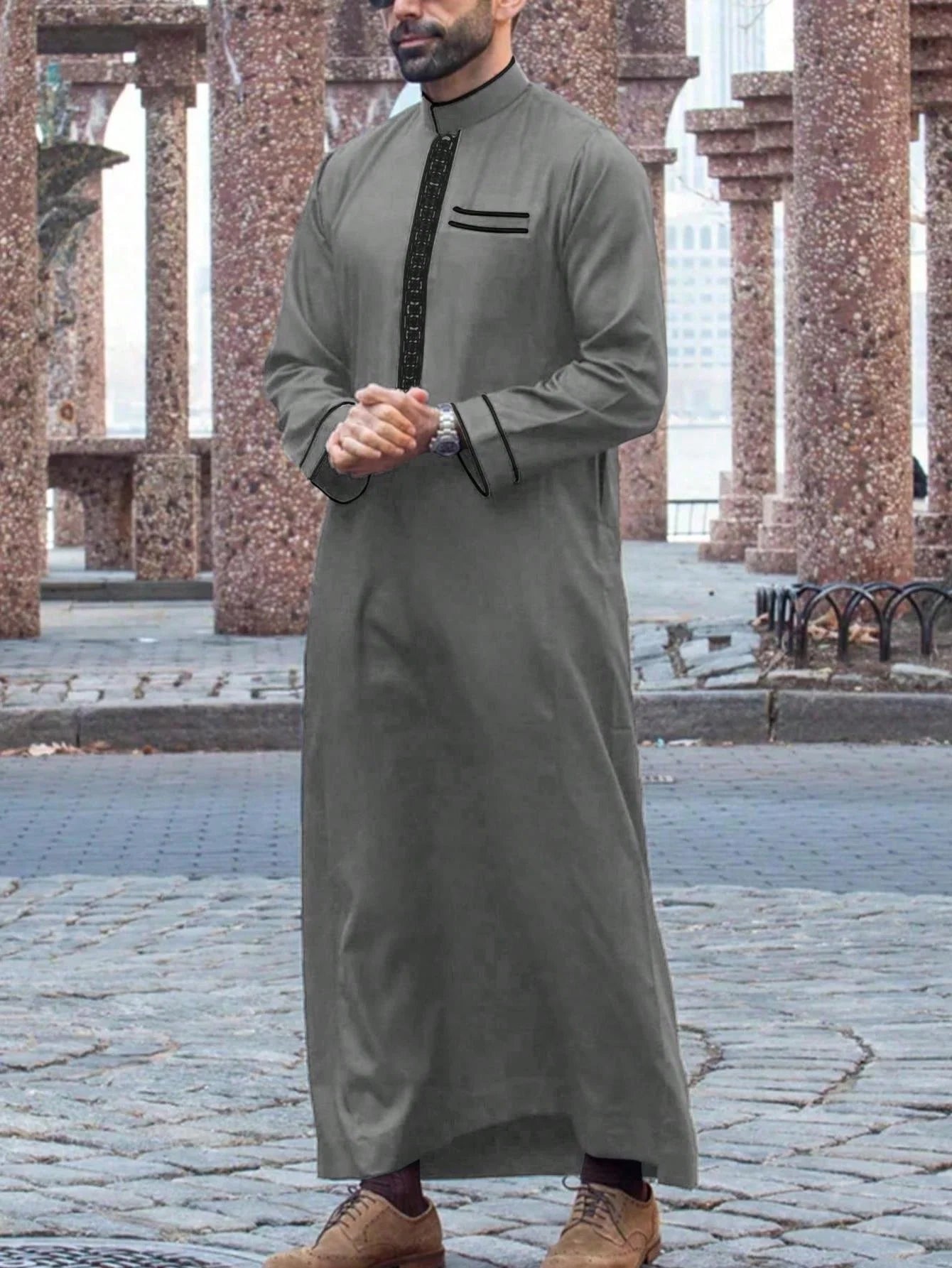 Islamischer muslimischer arabischer Herrenmantel mit langen Ärmeln und besticktem Stehkragen, arabischer Thobe für Männer